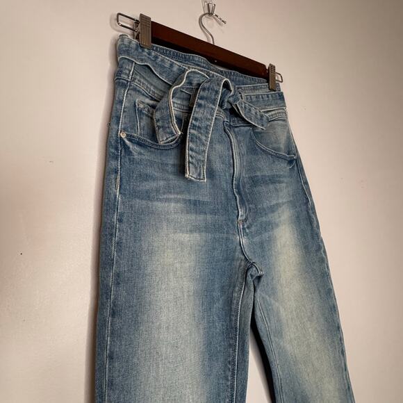 Black Orchid Jordan Belted Straight Leg Jeans Blue Denim NWT Women 26 - Picture 3 of 8